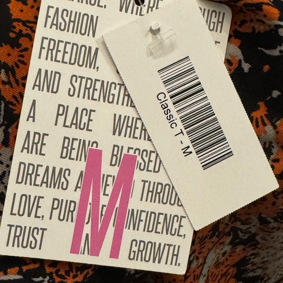 LuLaRoe‎ Classic T - Picture 6 of 9